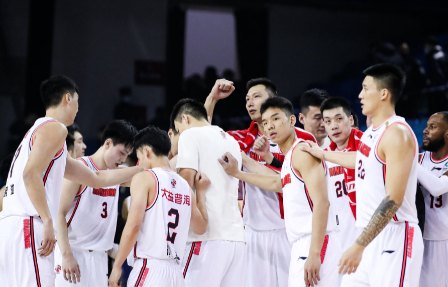 杜鋒|廣東宏遠沖冠陣容基本確定！蘇偉低迷遭棄用，杜鋒重啟兩硬漢