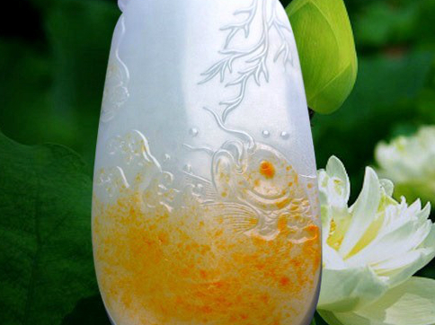 文物|光秃秃的和田玉没美感，如果在其周围包金，你会喜欢吗？