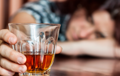 睡眠|面部出现3种异常，说明肝已“硬如磐石”，占一个，也要早做检查