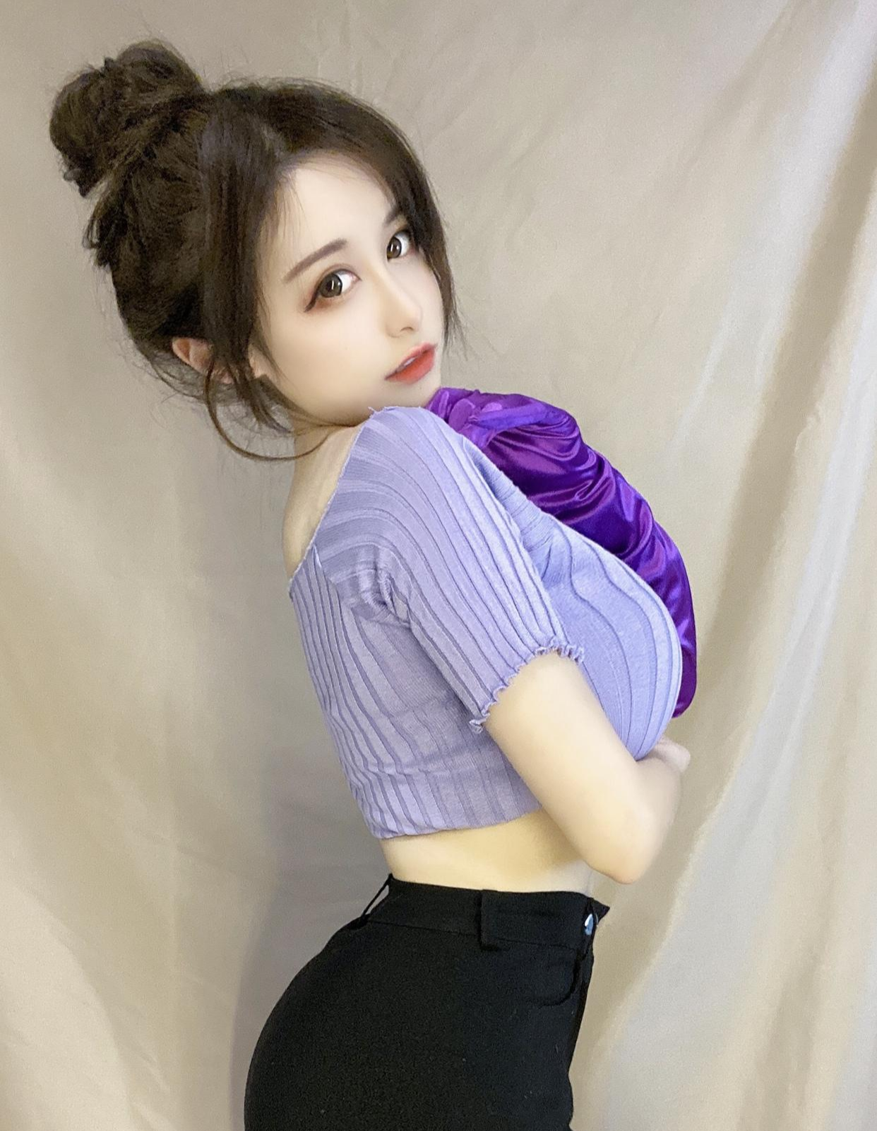 24小时的爱|小姐姐的连体裤修身得体,不知去厕所方便吗?刷新我的世界观!