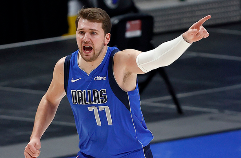 独行侠|0.5秒绝杀!德罗赞33+5+8,湖人成最大赢家,东契奇双巨头空砍60分