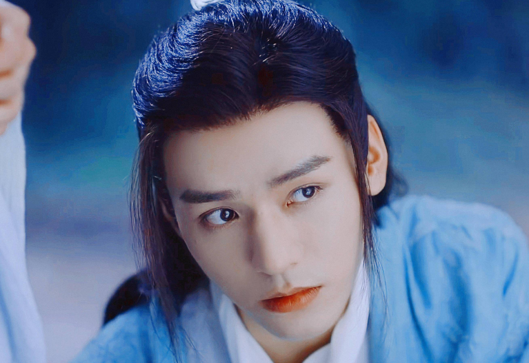 龚俊|龚俊现在的缺点很明显,改进的空间自然也大,他眼神灵气