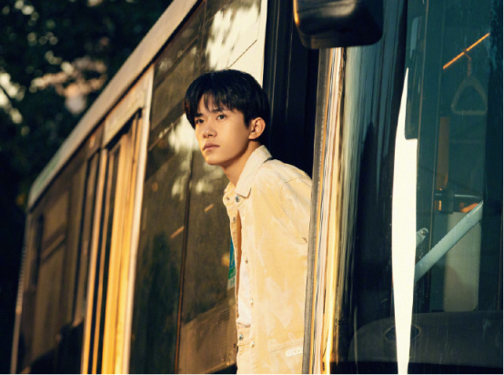 筱筱的快乐丫 易烊千玺喜提公交卡自由,公交卡余额X451.5元,网友酸了