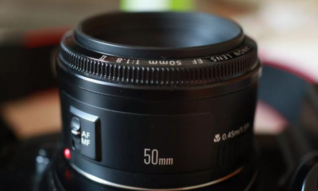 定焦镜头|为什么有的摄影师特别喜欢50mm定焦镜头，有的摄影师却不爱用？