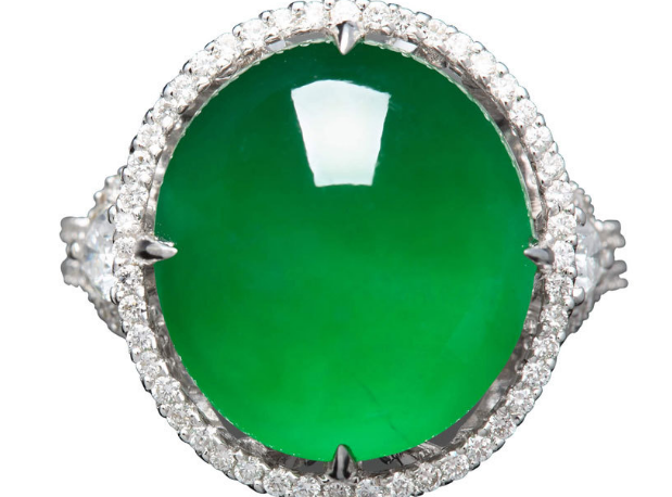 |不知道佩戴什么样的翡翠饰品，就挑选观音笑佛的主题，不会出错