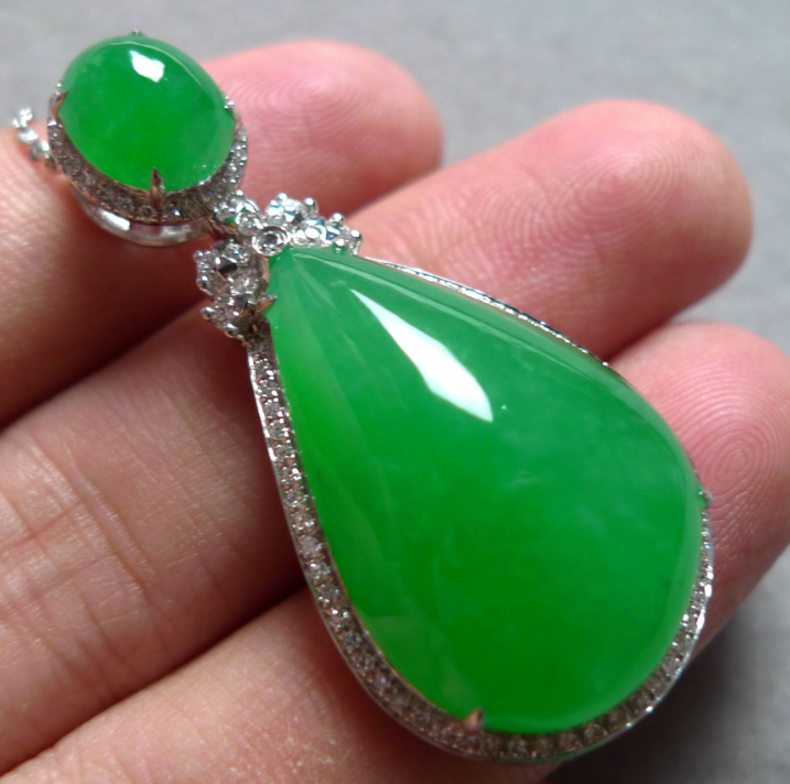 |翡翠也后死活的区别，并且它们还都是A货，但是结构却不同