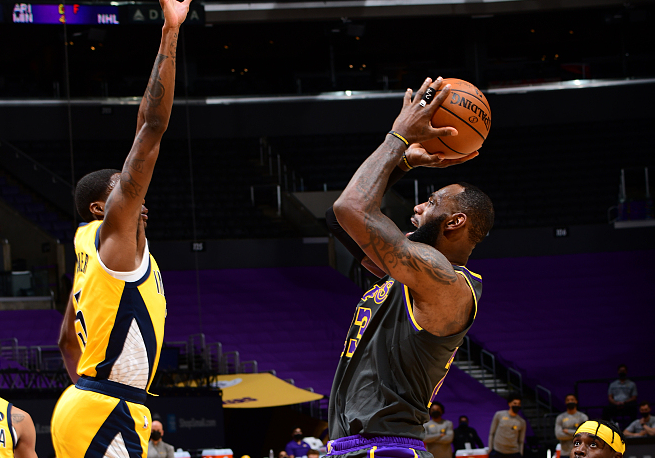 湖人队|34分11板9助！豪门双巨头发威，湖人全面被压制，詹姆斯11分5助攻