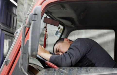 甲状腺癌|货车司机“内卷”3年，确诊甲状腺癌不幸离世，医生怒斥：内卷害人不浅