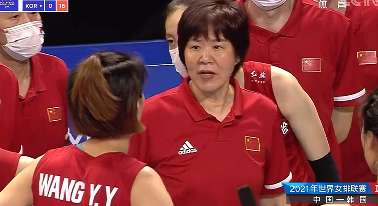 王夢(mèng)潔|郎平臉色鐵青！王夢(mèng)潔連續(xù)躲一傳，林莉沖擊奧運(yùn)會(huì)迎來(lái)良機(jī)