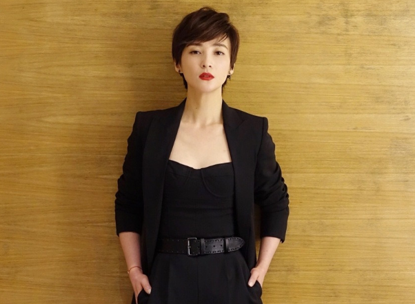 穿衣搭配|她是80.90后女神，如今有着幸福的家庭，蒋勤勤一个实力派演员