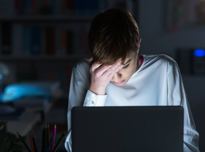 肝脏|28岁男子沉迷于“857”，肝脏一天天变硬，肝科医生：无知！