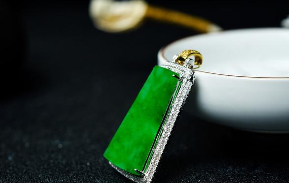 翡翠|一听到危料就讨厌，那它和翡翠之间的区别，你能说清楚吗？