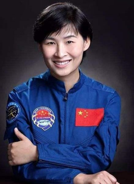 刘洋|中国首位女航天员刘洋近况，丈夫帅气露面，生活现状让人羡慕不已