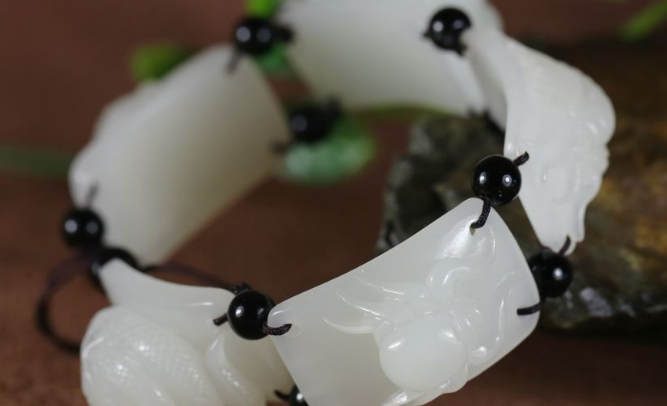 |玩和田玉的价值到底是什么？什么样的和田玉最有价值？很有意思