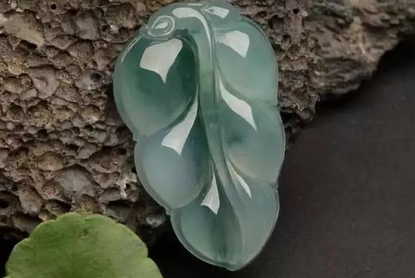 明星|知名女明星佩戴的翡翠价值连城？真的那么贵吗，许多人还不知道