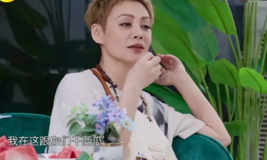 黄晓明|黄晓明“暴饮暴食”大口吃火锅，宁静的做法才是真减肥