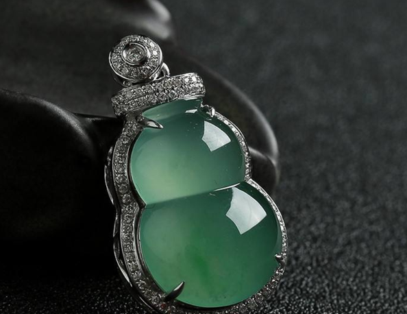 翡翠|“发灰”的翡翠还值不值得留？对于翡翠的知识，你了解多少？  ?