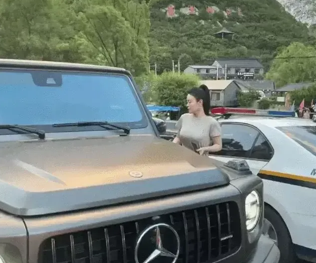 赵本山|面对赵本山徒弟们的座驾，王思聪也得退避三舍