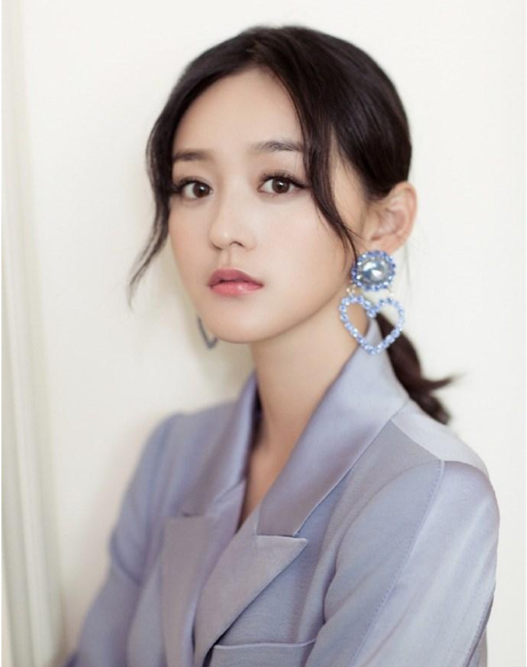 何泓姗|她被赞是“小周迅”，巅峰期一年播6部剧，从女主变配角越混越差