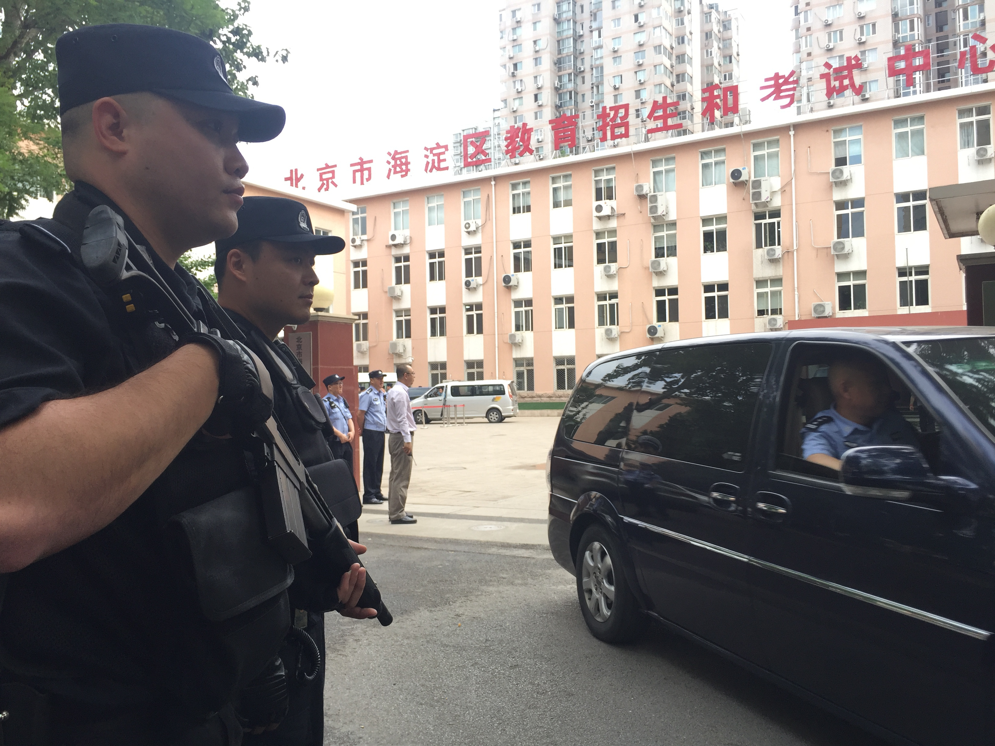 高等教育|高考试卷押运是什么级别？属最高保密级别，武警战士全程护送