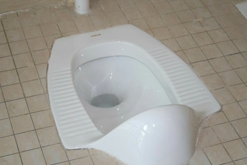 医线天|上厕所出现3种表现，肝脏已“烂如蜂窝”，占一个，也要早查肝CT