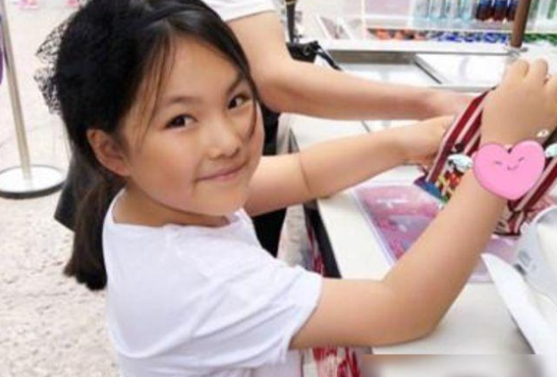 王诗龄|12岁的王诗龄如今成这样，每月65万不是白花的，网友：打脸了！