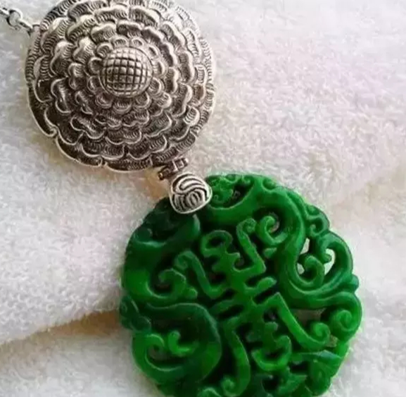 钱币|买到干青种翡翠怎么办？资深玉雕师现身说法，谁说朽木不能雕！
