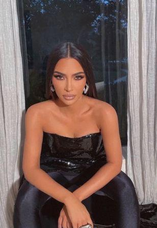 金·卡戴珊|金·卡戴珊因一张特别的照片，再次被质疑，网友称其“PS”过度