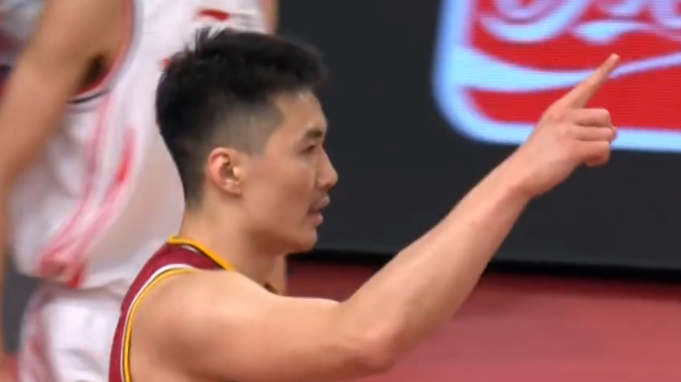 山西男篮|CBA神剧情！山西悍将0.7秒极限造犯规，新年大战送青岛3连败