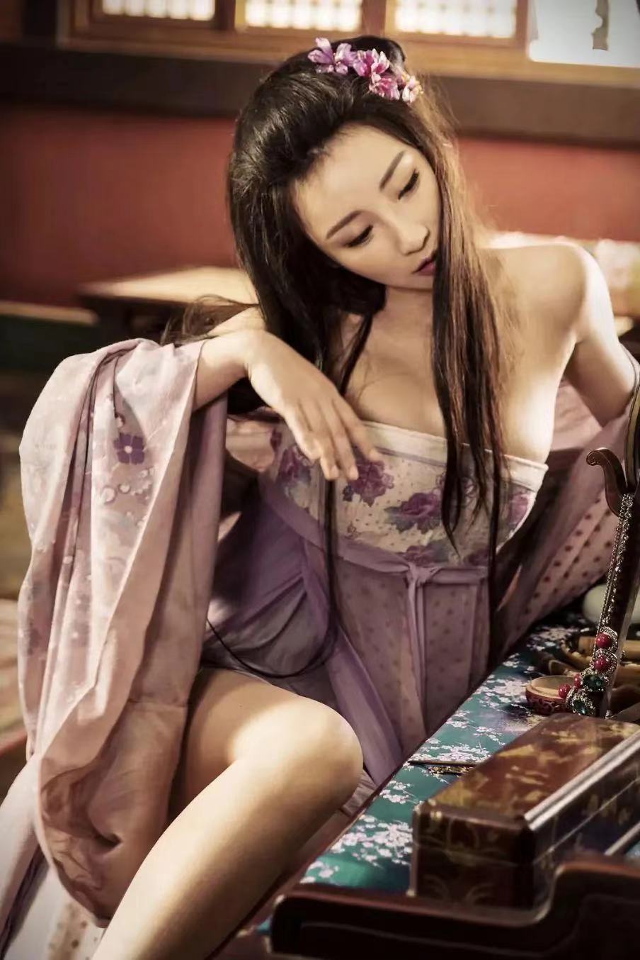 柳岩|提到柳岩,你的第一反应是什么?性感、妖娆....