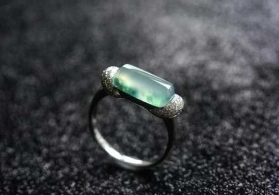 翡翠|翡翠的性价比怎么看？教你从价格上不吃亏，一眼看穿市场套路  ?