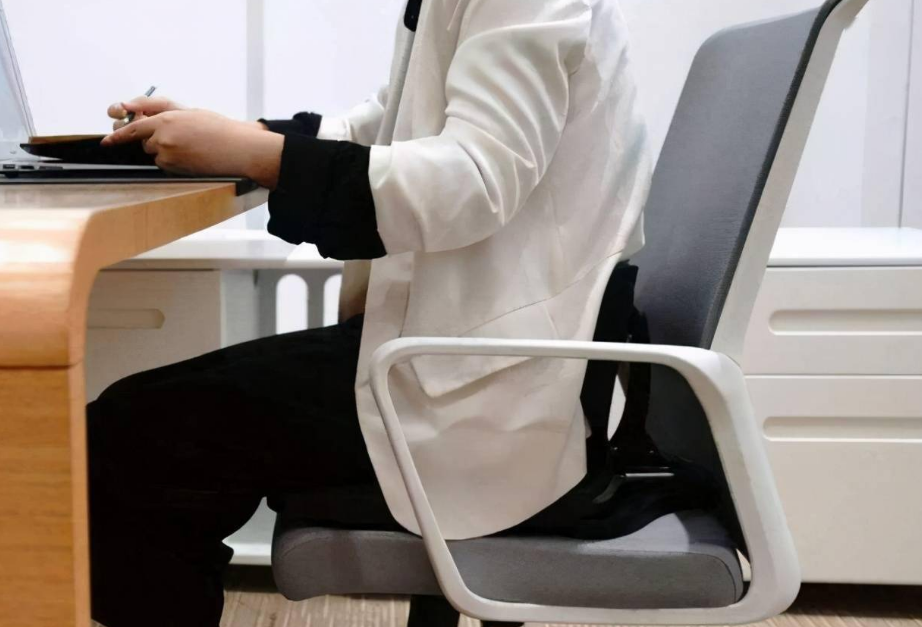 医生|女大学生一个月20次“857”，不幸离世，医生：血管早已“水泄不通”