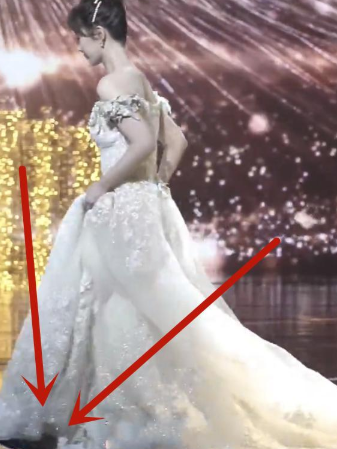 杨紫|杨紫上台拿奖，提裙走路时看清她脚上穿的鞋，这是对奖杯最大尊重！