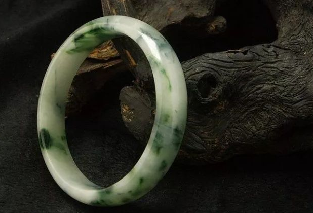 翡翠|不是所有的翡翠都很贵，尤其是这5种，新人翠友入手要当心！  ?