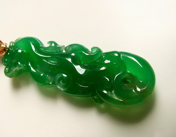 新疆维吾尔自治区|因产量少、存世少，它成了比帝王绿还珍贵的神级翡翠！