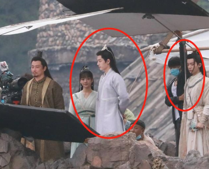 肖战|?《玉骨遥》横店热拍,时影朱颜配一脸,原相机下的肖战帅到路人