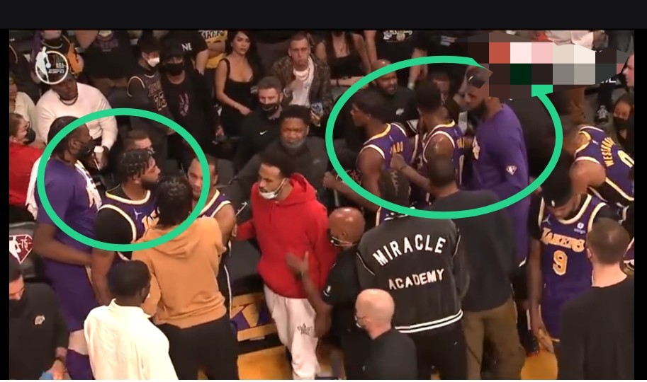 范上官|破案了！湖人队内爆发火爆冲突，若不是詹姆斯拉着，这两人要打起来了！