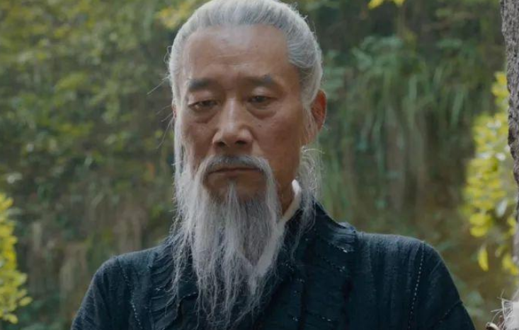 富翁|56岁男子隐居山林，花光积蓄每日做一件事，20年后成为亿万富翁