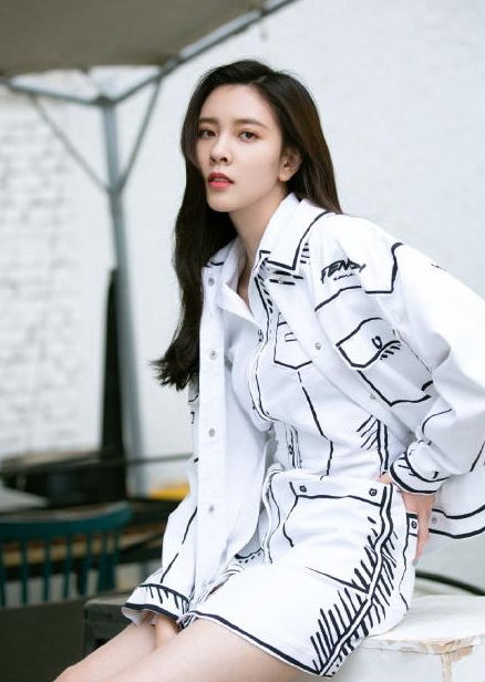 穿衣搭配|宋妍霏，穿搭堪称百变女王，秀出好身材