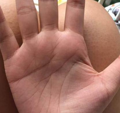 玄何师傅讲命理 这种手相的人，婚姻上比较坎坷，一生吵闹不断