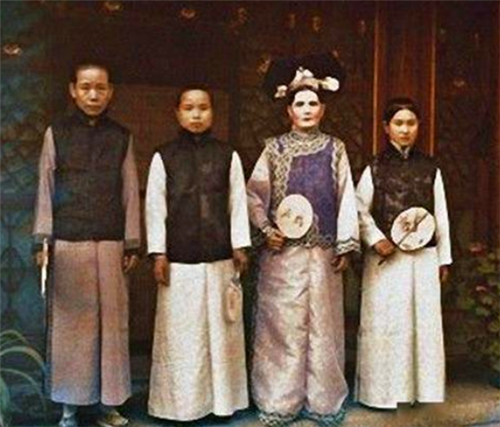 慈禧太后|外国摄影师镜头下的清朝人：格格妆容太辣眼，新娘子堪比绝代佳人