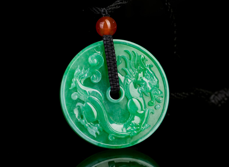 翡翠|翡翠成为市场的新宠，因资源不断减少，所以价格不断的增加