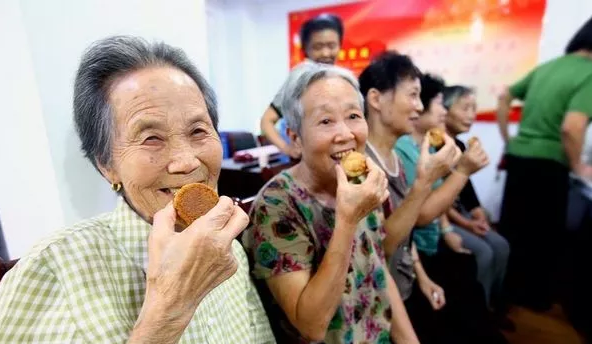 医养库|紧急提醒：中秋将至，这5种人不适合吃月饼！不看就晚了