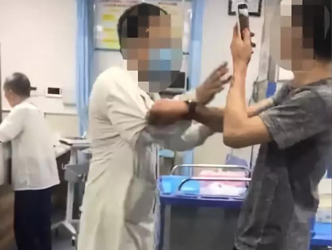 医生|一家三口接连确诊甲状腺癌,医生提醒:家里“1桶装水”,趁早换