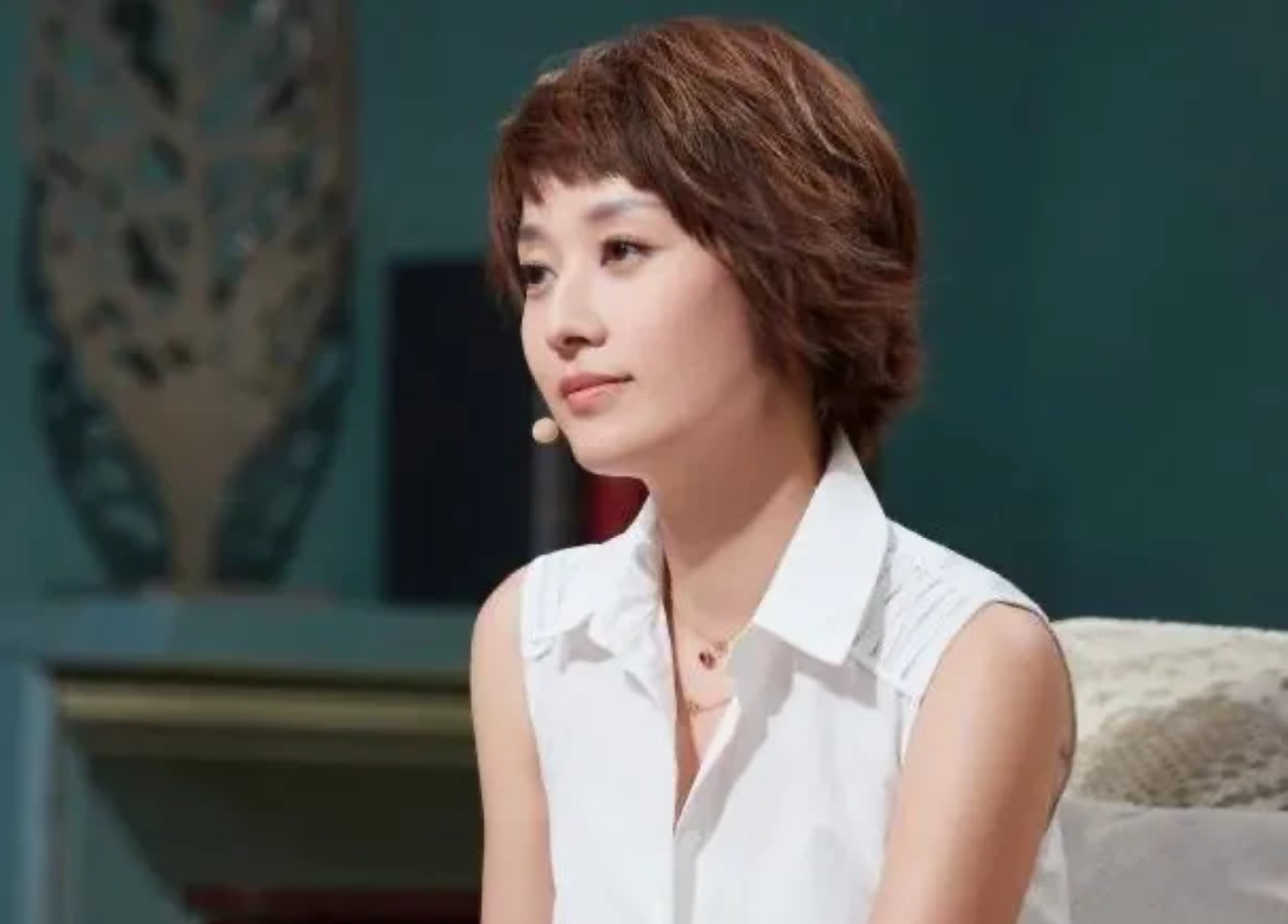 倪萍|有一次，管虎很晚才下班回家，责问马伊琍说：你怎么连衣服也不洗？