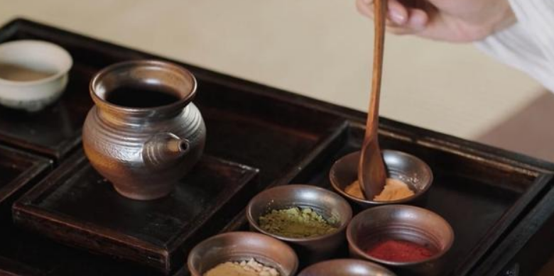 王彬|南京出土一父女合葬墓，女儿身旁有200颗药丸，化验结果让人愤怒