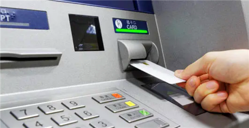 女孩 广州许霆案：因取款机故障取出17万被判无期，改判获释后说没恶意