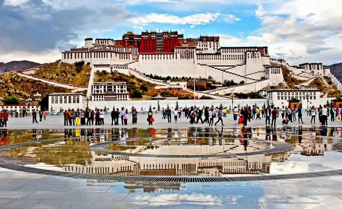 布达拉宫 世界上一半的黄金在布达拉宫？为建这座宫殿，到底花了多少珠宝