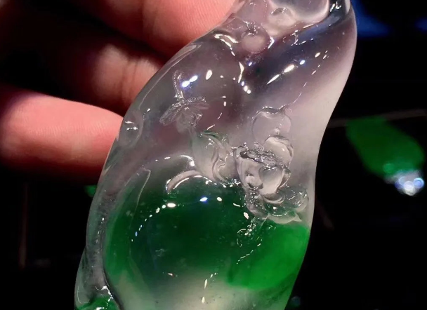 翡翠|如果你真的用翡翠碰撞石头,来验证其硬玉的称号,那么你会哭的