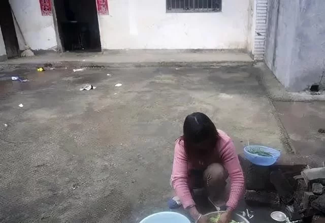 阿华 女子拥有罕见两套器官，不敢与男友同床